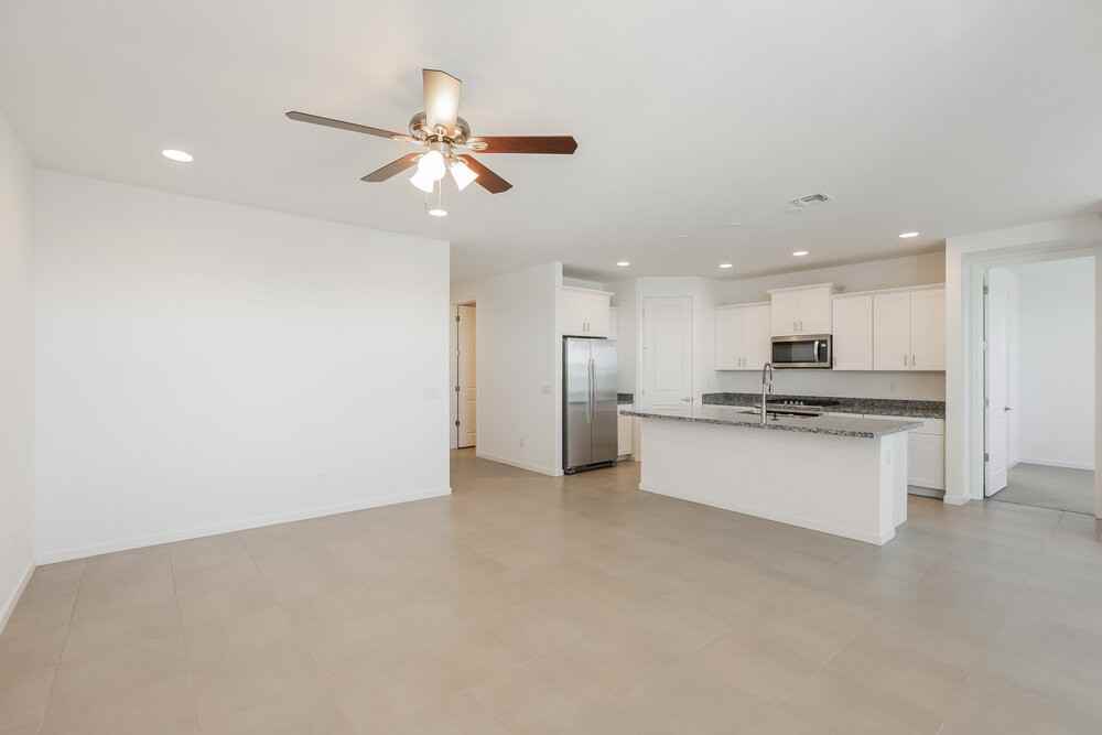 10922 S 56th Ln - Photo 3 of 16