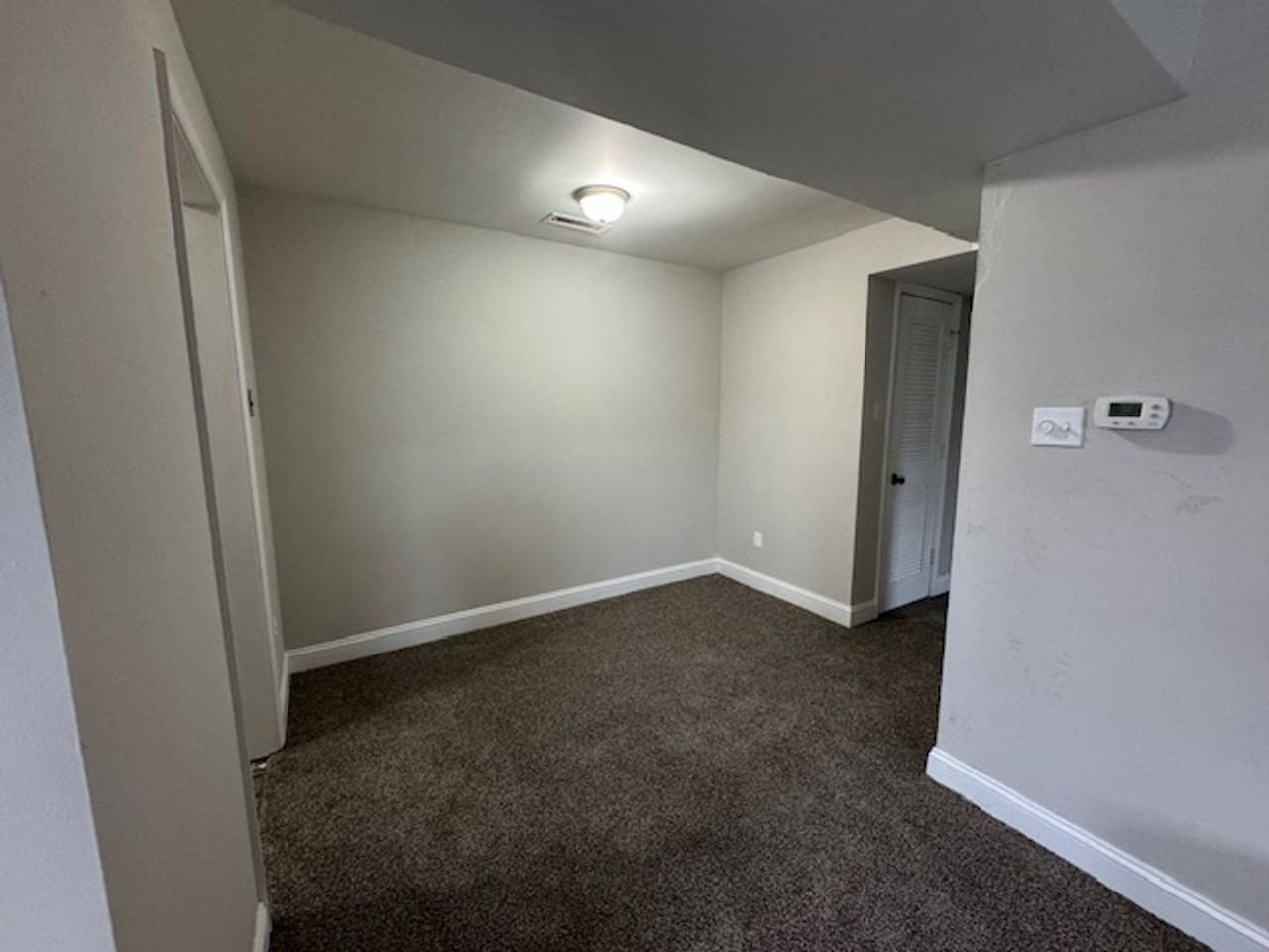 1900-04 Canterbury Court Apartments - Photo 2 of 15