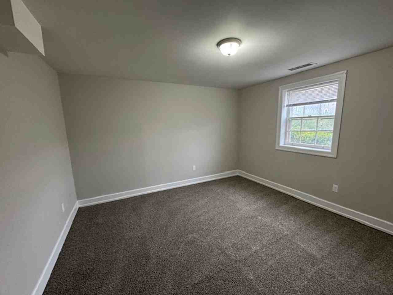 1900-04 Canterbury Court Apartments - Photo 4 of 15