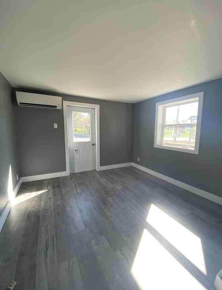 998 996-998 Riverside Drive - 998 #998 - Photo 3 of 11