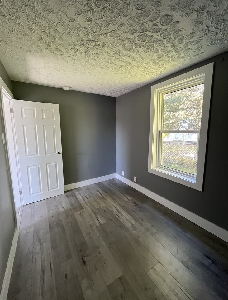 998 996-998 Riverside Drive - 998 #998 - Photo 7 of 11