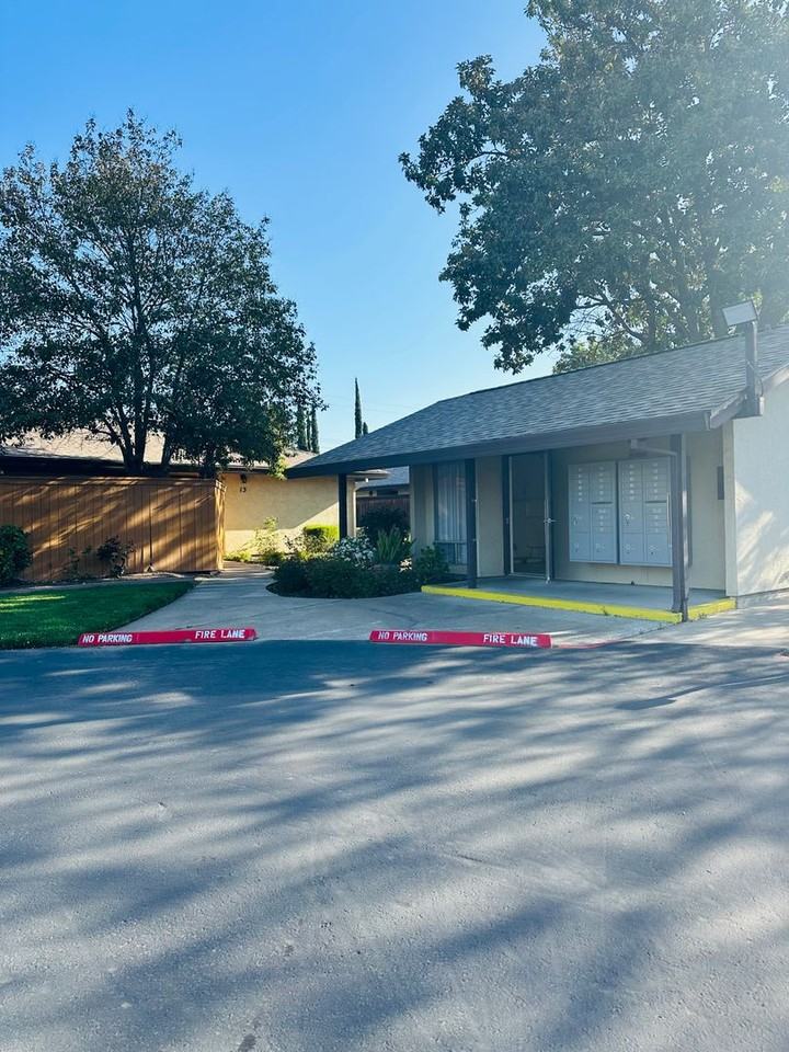 Whitney Villa Apartments - Photo 4 of 50