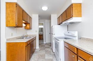 Oakland Manor Apartments - Photo 1 of 1