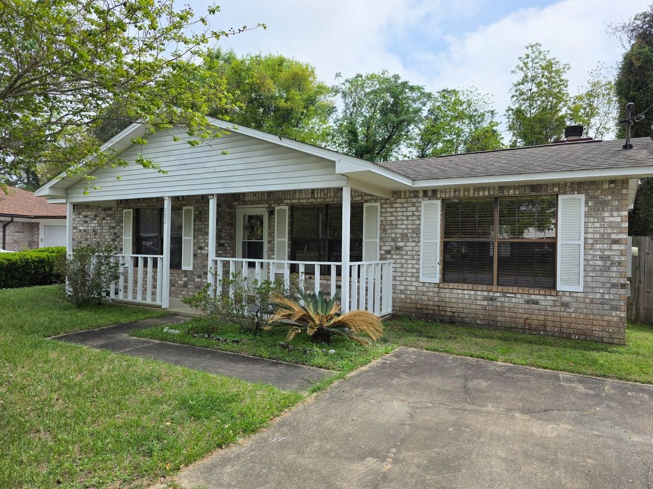 802 Christian Dr - Photo 2 of 29