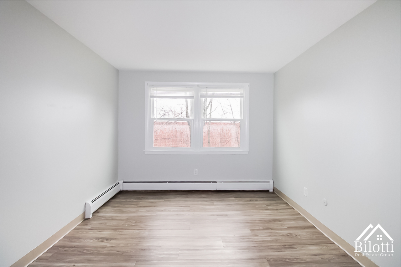 170 Pawtucket Avenue - Photo 4 of 8