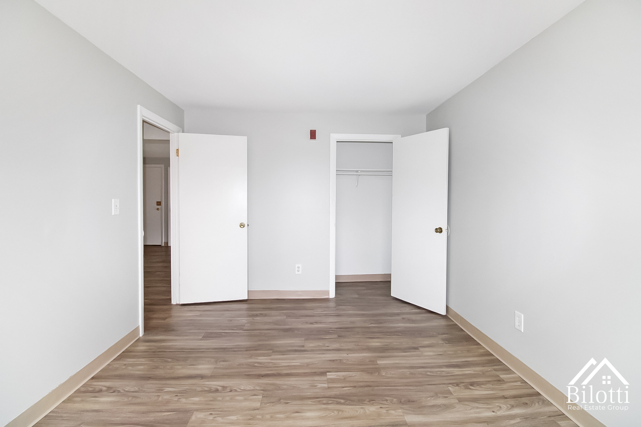 170 Pawtucket Avenue - Photo 5 of 8
