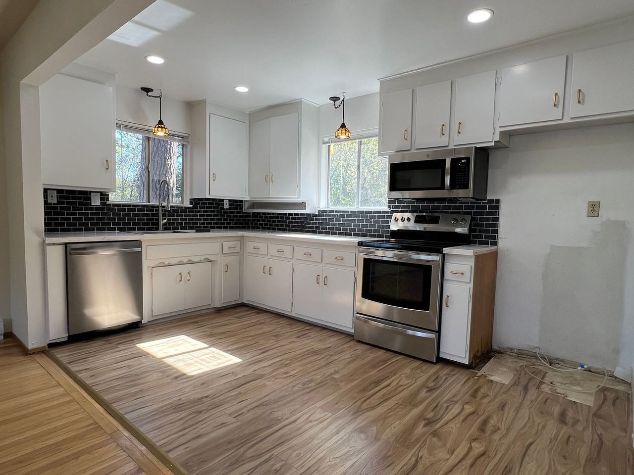 2751 Debbie Ln - Photo 3 of 16