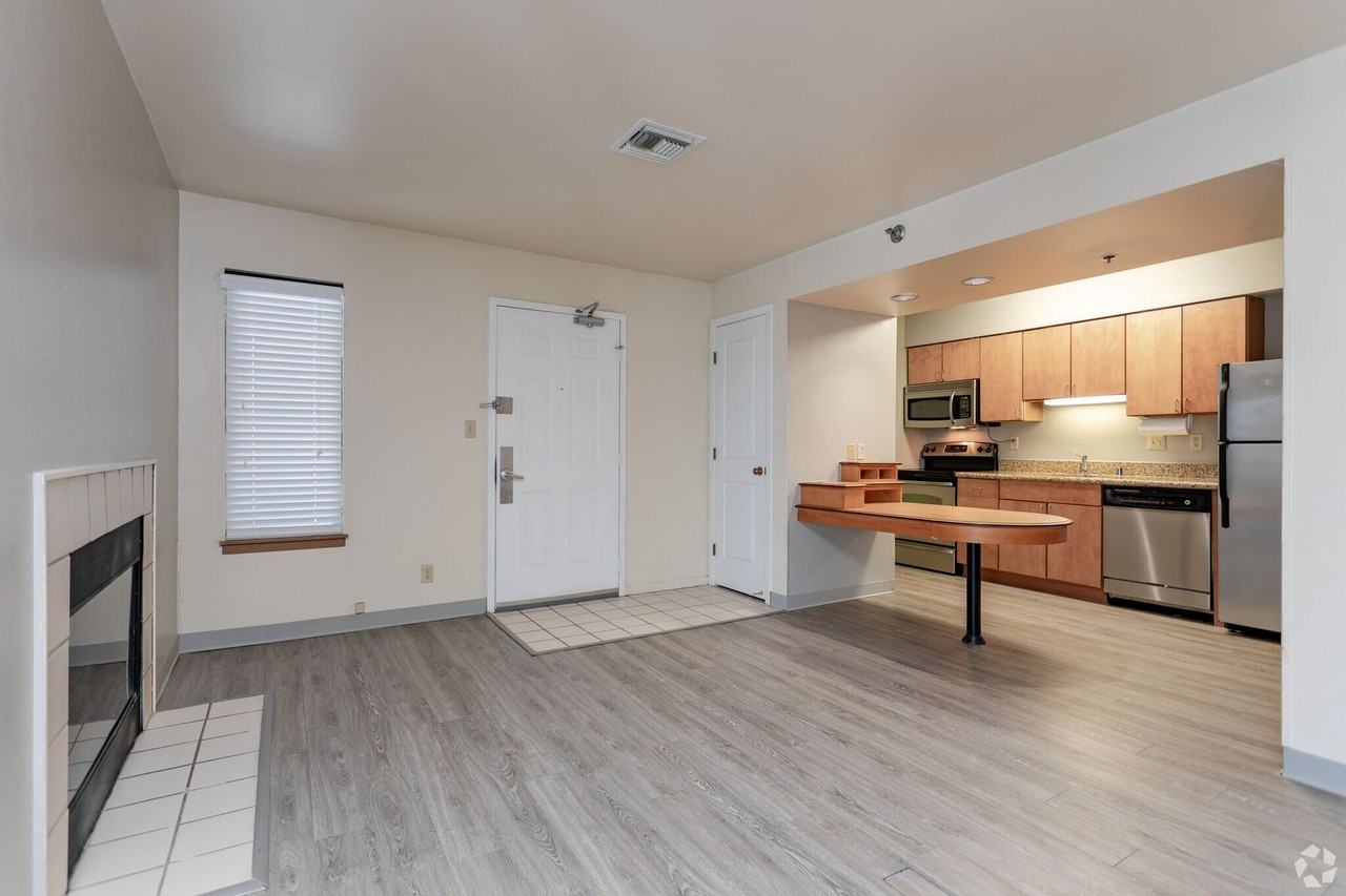 The Glen Luxury Townhomes - Photo 7 of 19