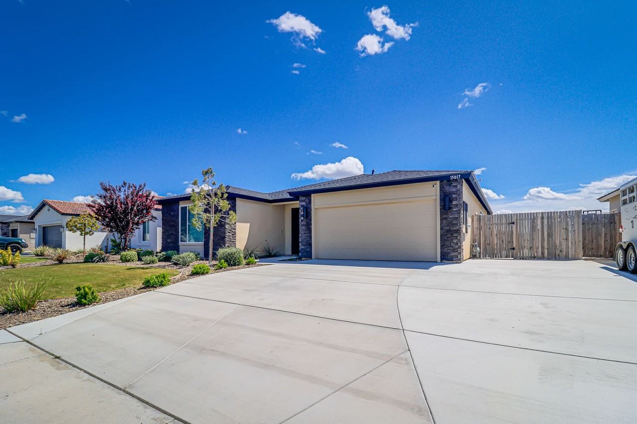15017 Maryvale Ave - Photo 3 of 30