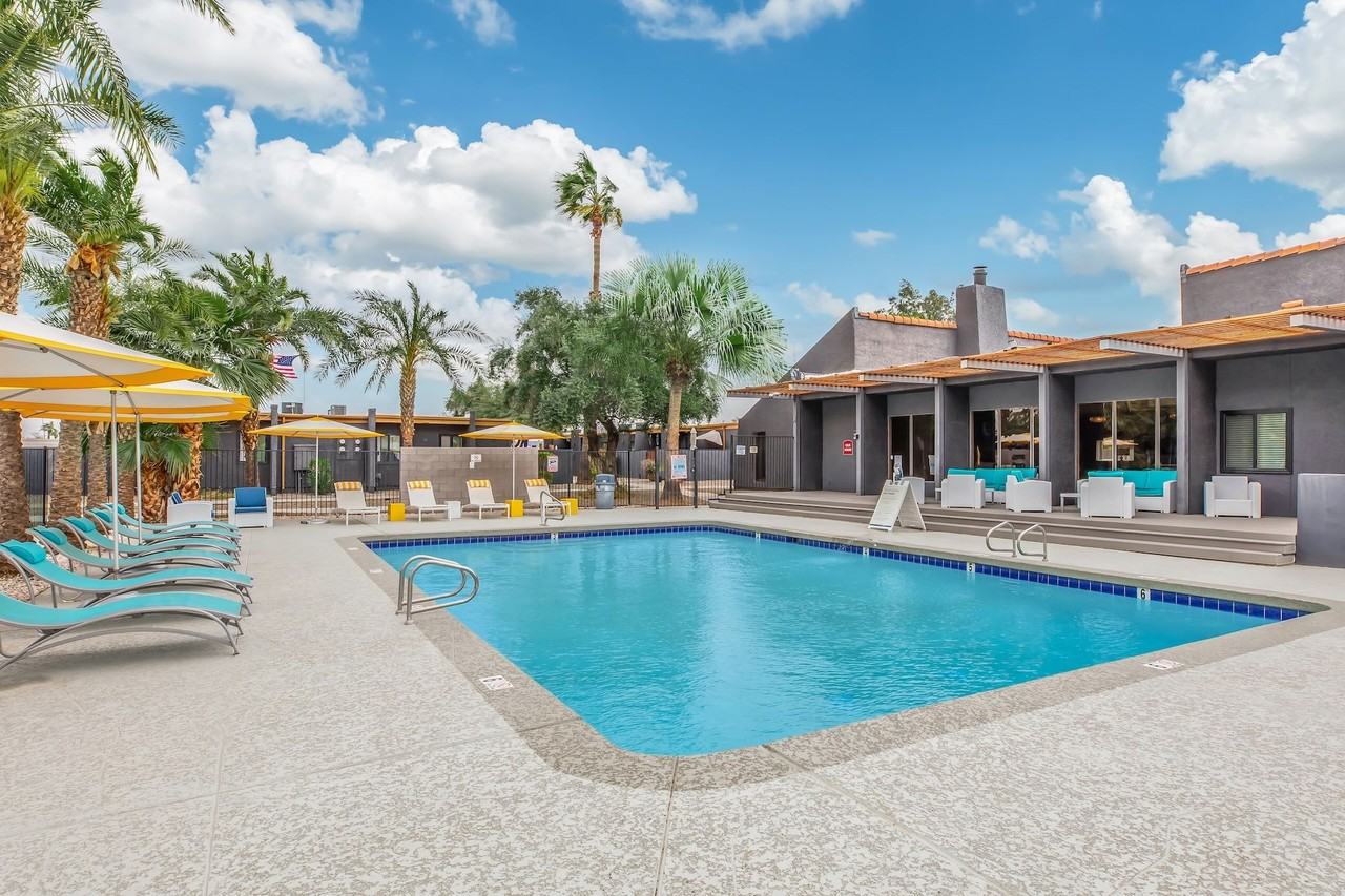 Aqua Apartments - Photo 4 of 31