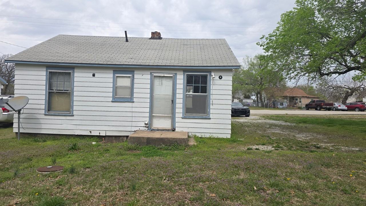 306 W Empire St - Photo 2 of 10