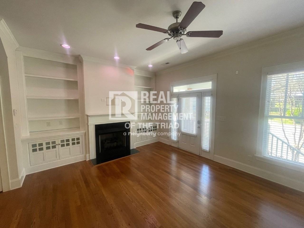 779 S Poplar St - Photo 2 of 15