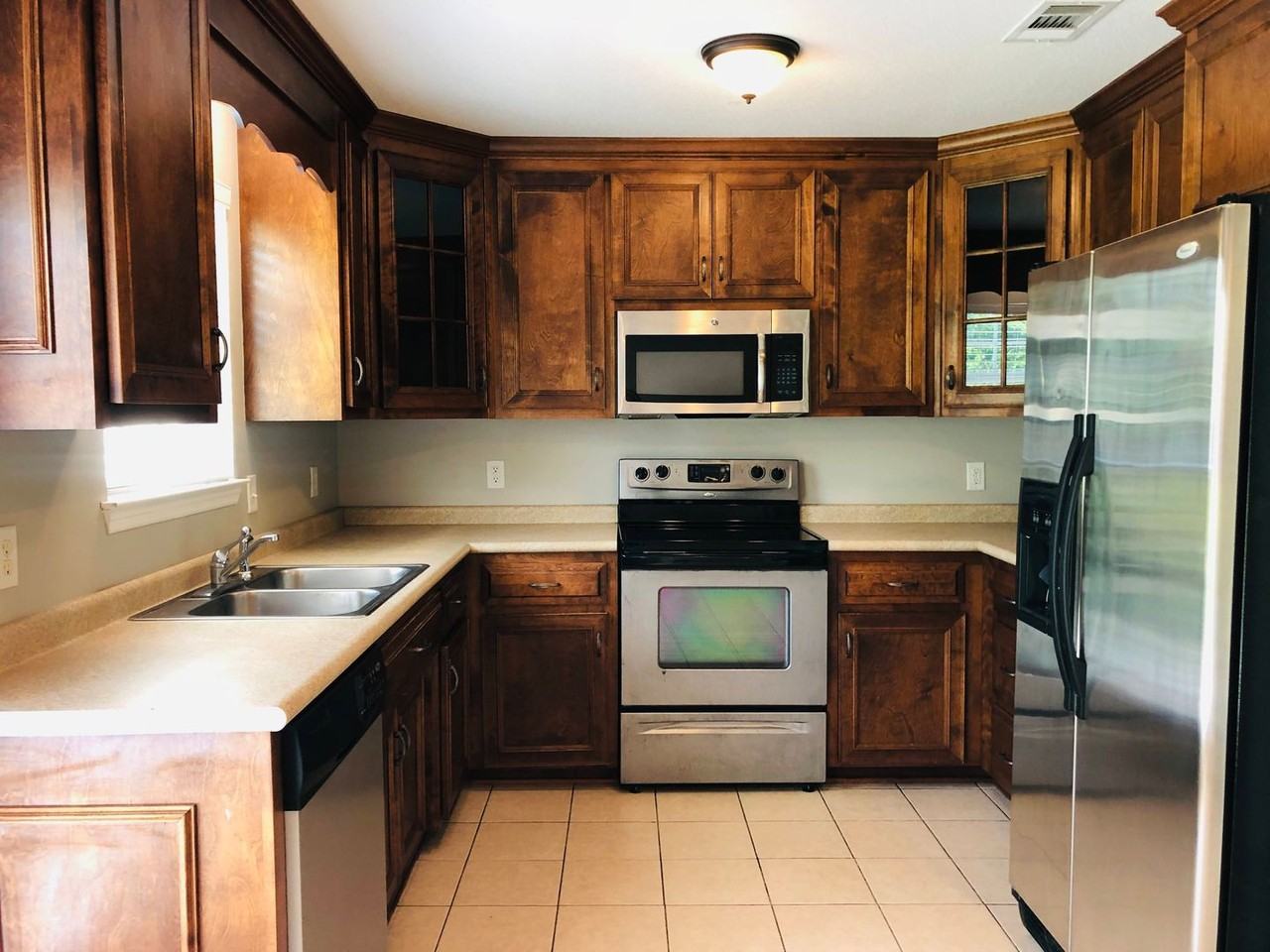 36 Eleanor Pl - Photo 3 of 12