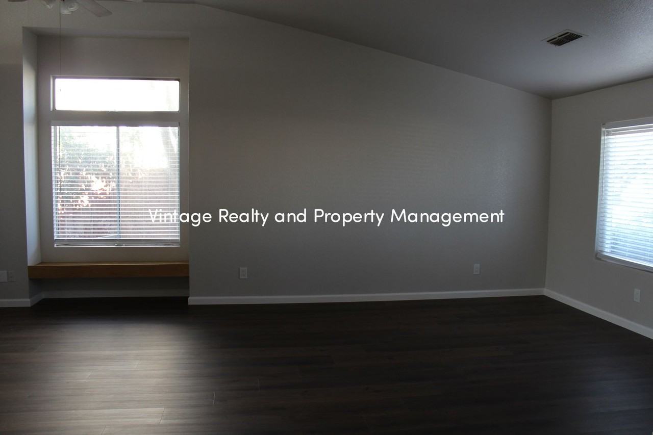 3375 Buttrick Ln - Photo 4 of 13