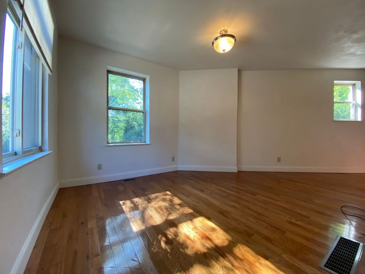 5535 Beeler St - Photo 3 of 12