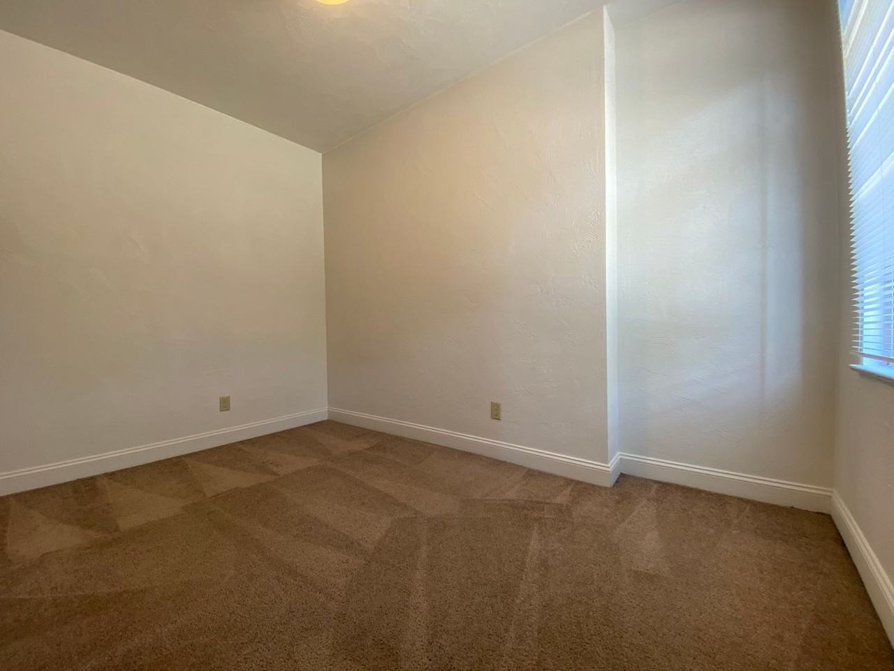 5535 Beeler St - Photo 5 of 12