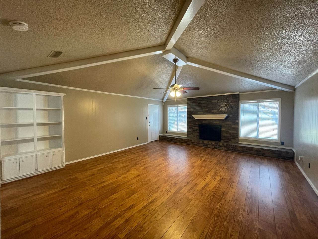 4434 78th St - Photo 3 of 12