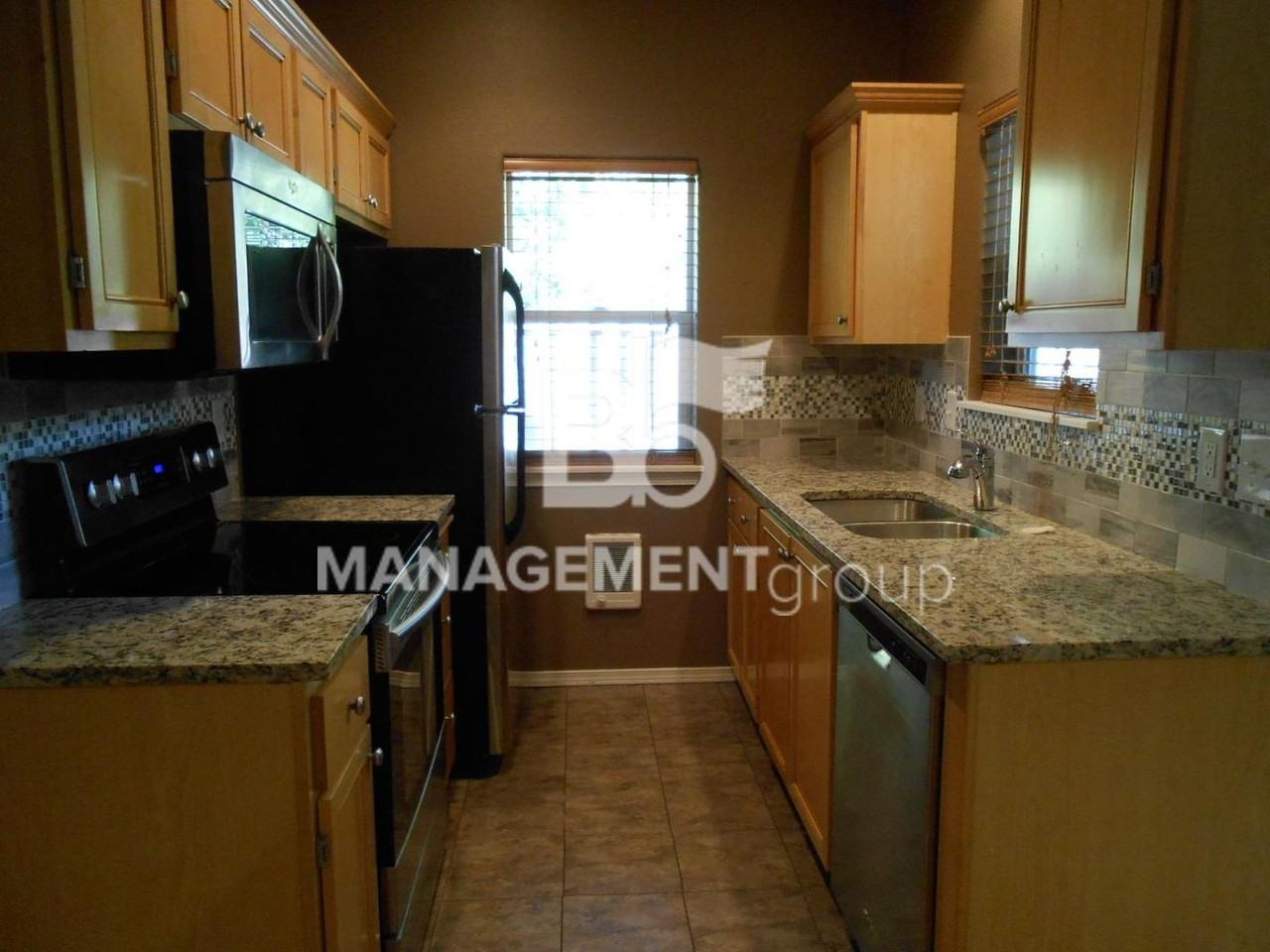 1119 Ne Station Ct - Photo 2 of 18