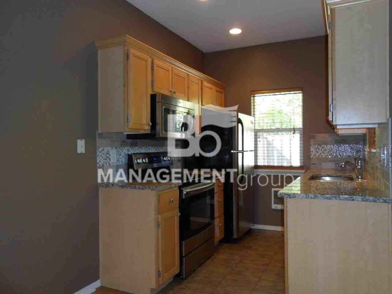 1119 Ne Station Ct - Photo 3 of 18