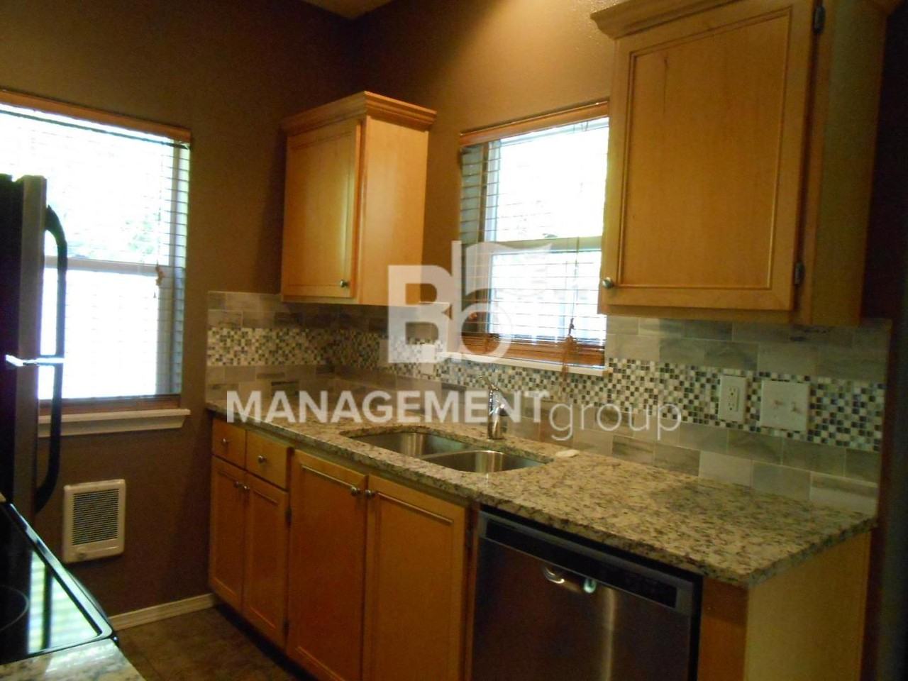 1119 Ne Station Ct - Photo 4 of 18