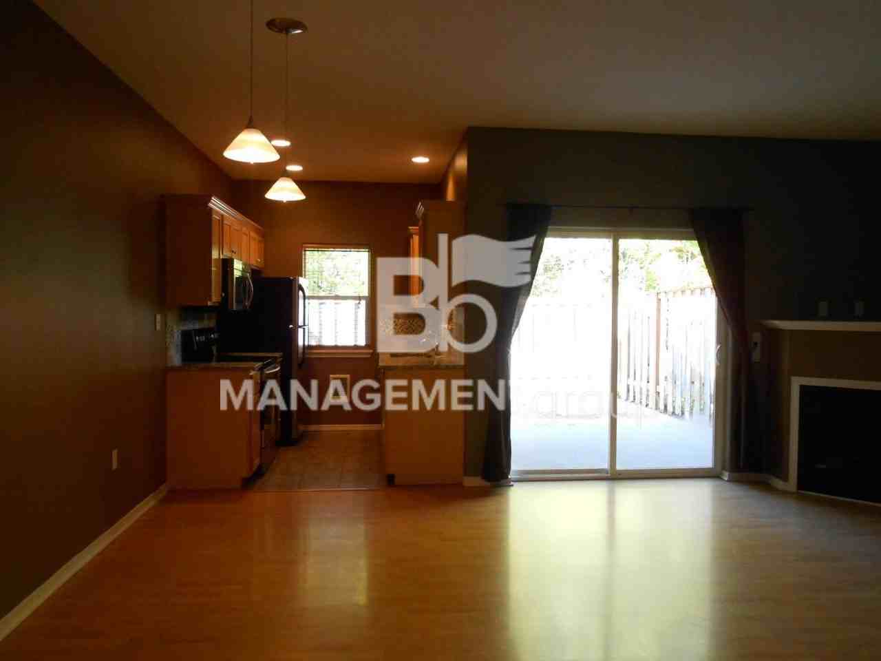 1119 Ne Station Ct - Photo 5 of 18