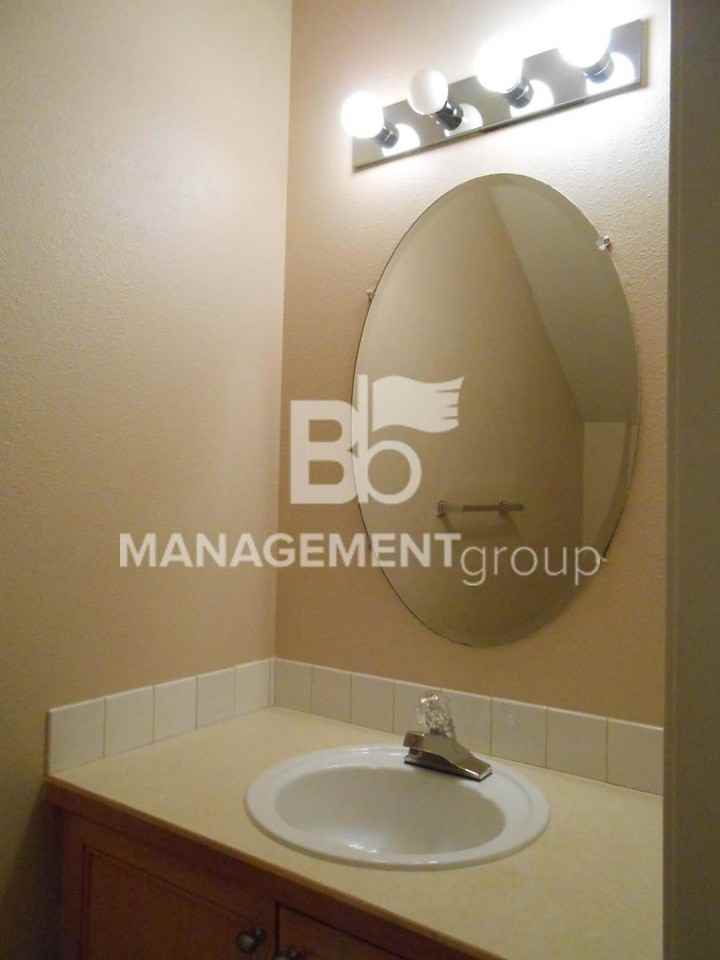 1119 Ne Station Ct - Photo 7 of 18