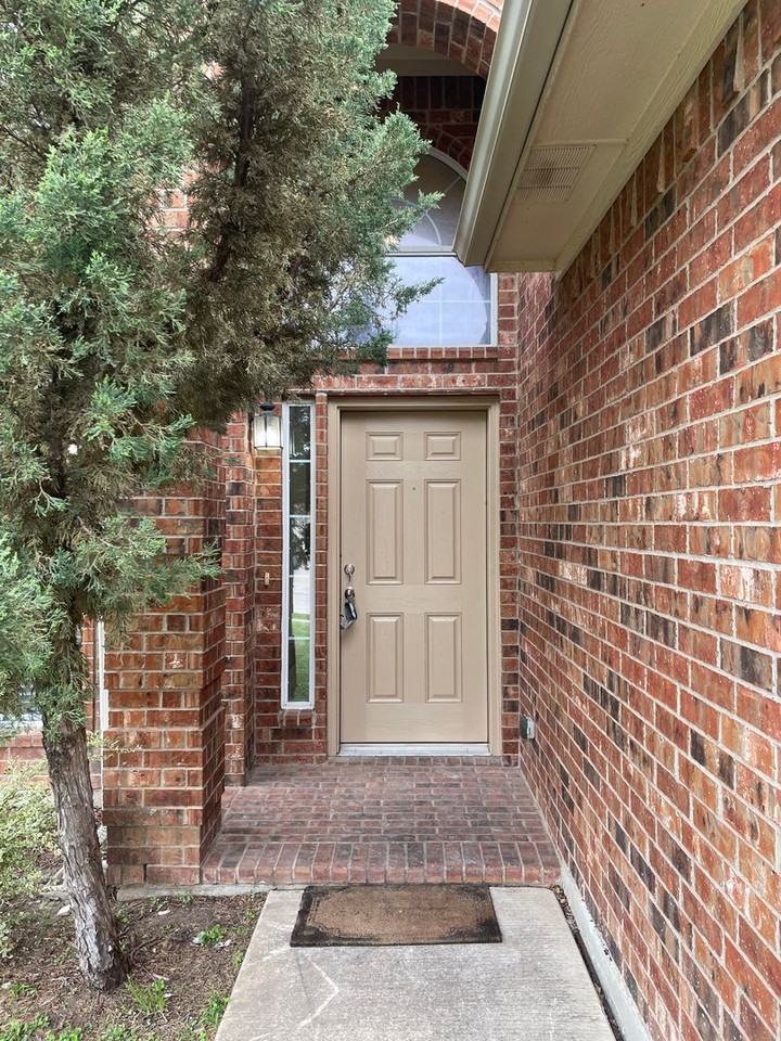 2445 Priscella Dr - Photo 2 of 31