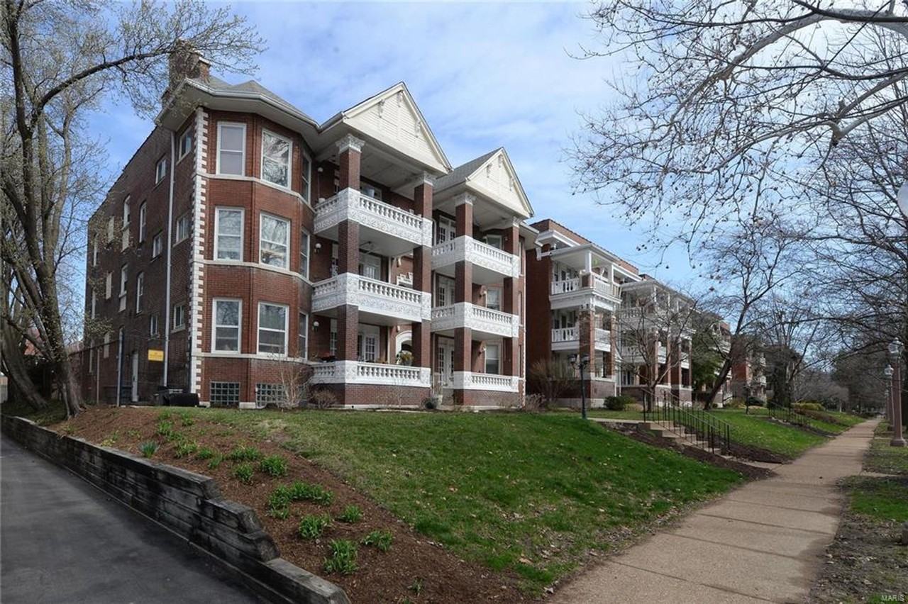 5561 Waterman Blvd - Photo 2 of 29