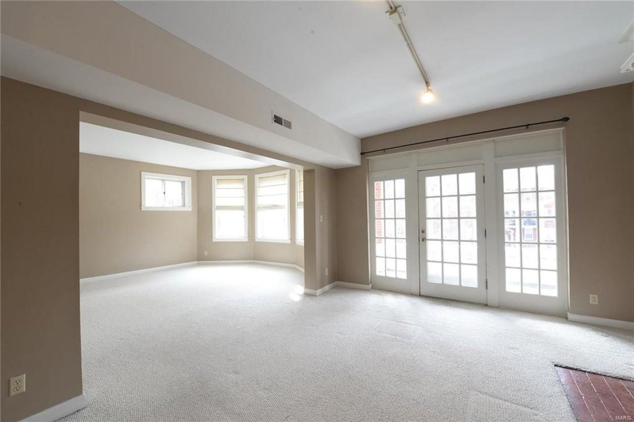 5561 Waterman Blvd - Photo 3 of 29