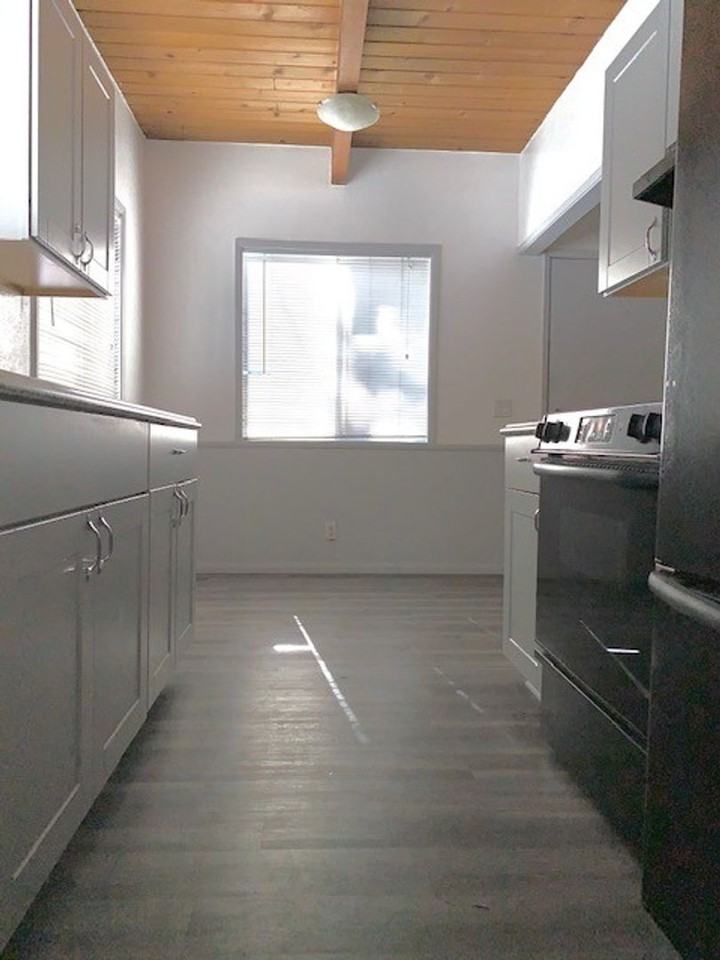 173 Mono St - Photo 2 of 11