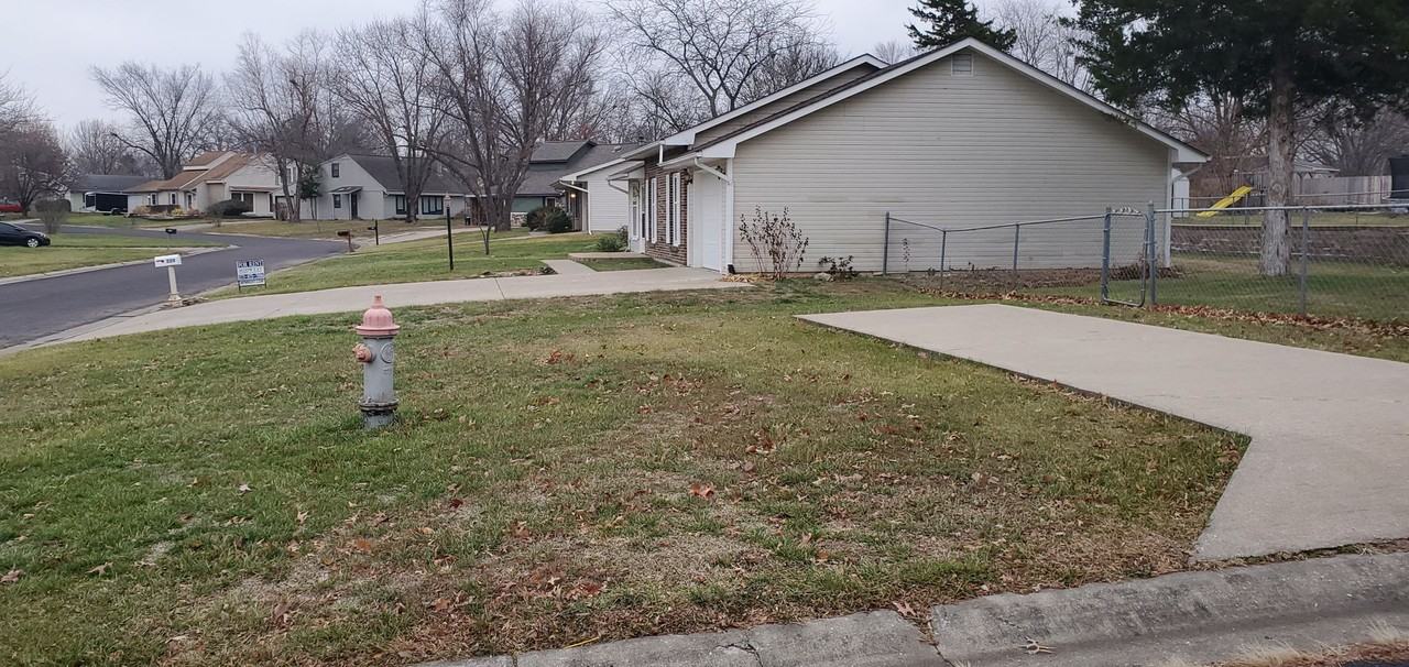 220 N Sunny Side Ct - Photo 2 of 22