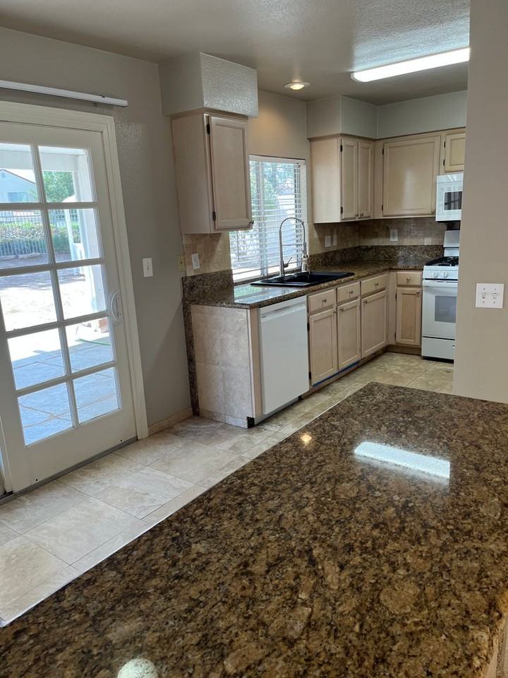 43021 Calle Jeminez - Photo 2 of 14