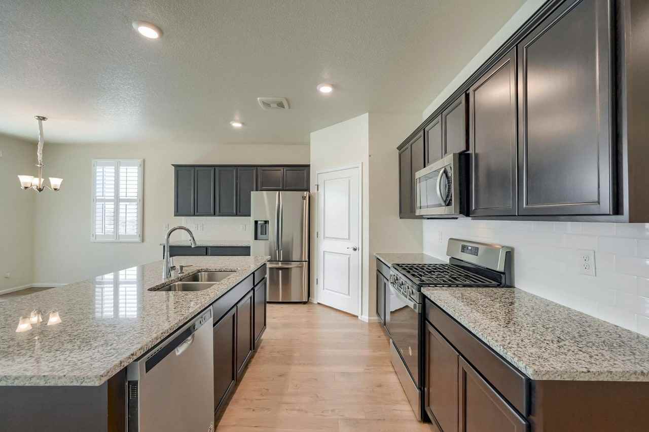 27210 E Maple Ave - Photo 4 of 31