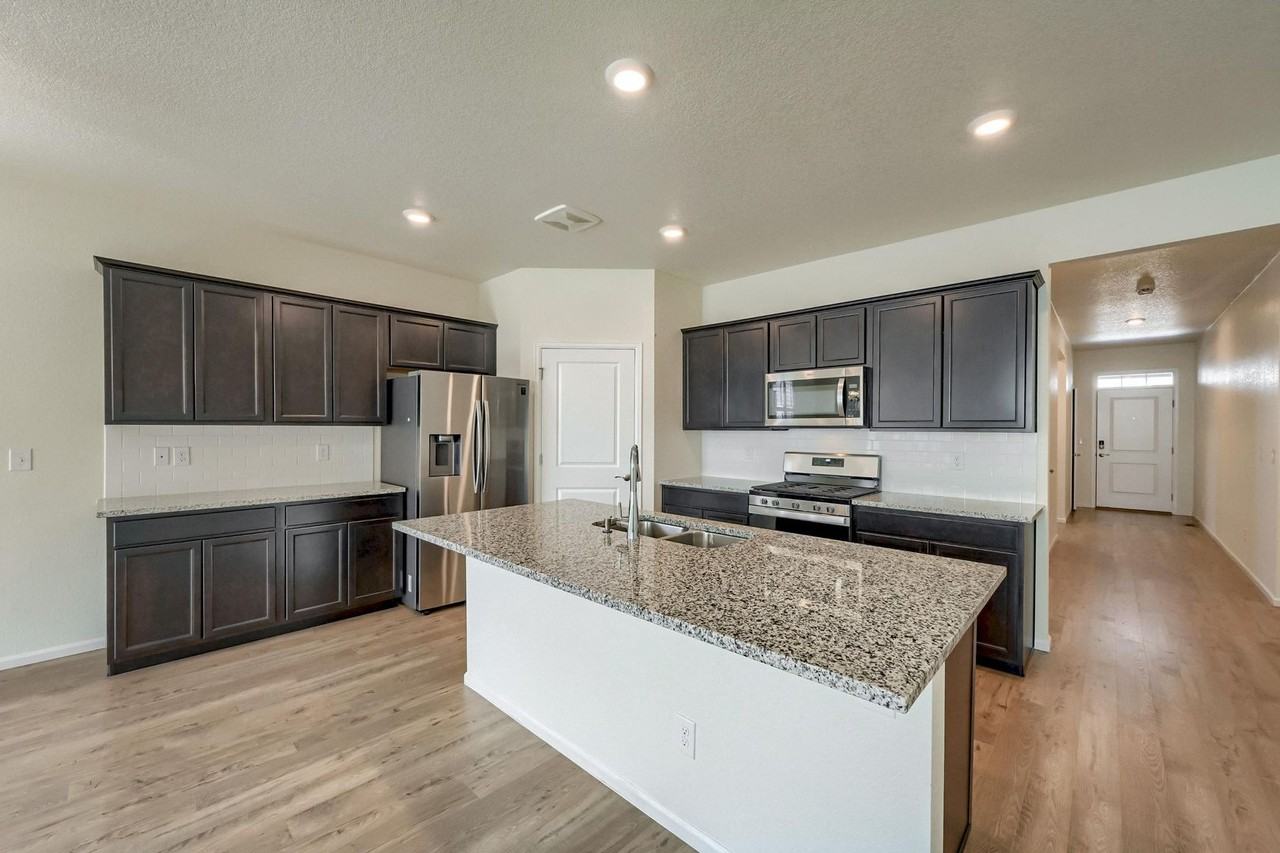27210 E Maple Ave - Photo 2 of 31