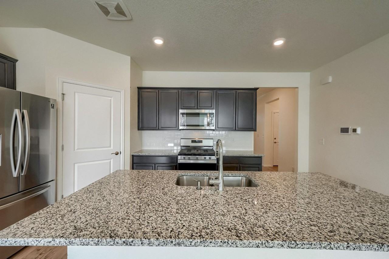 27210 E Maple Ave - Photo 7 of 31