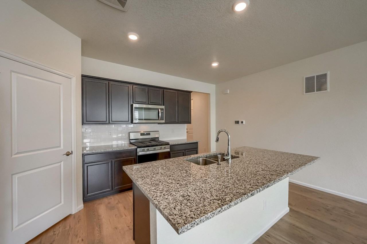 27210 E Maple Ave - Photo 6 of 31