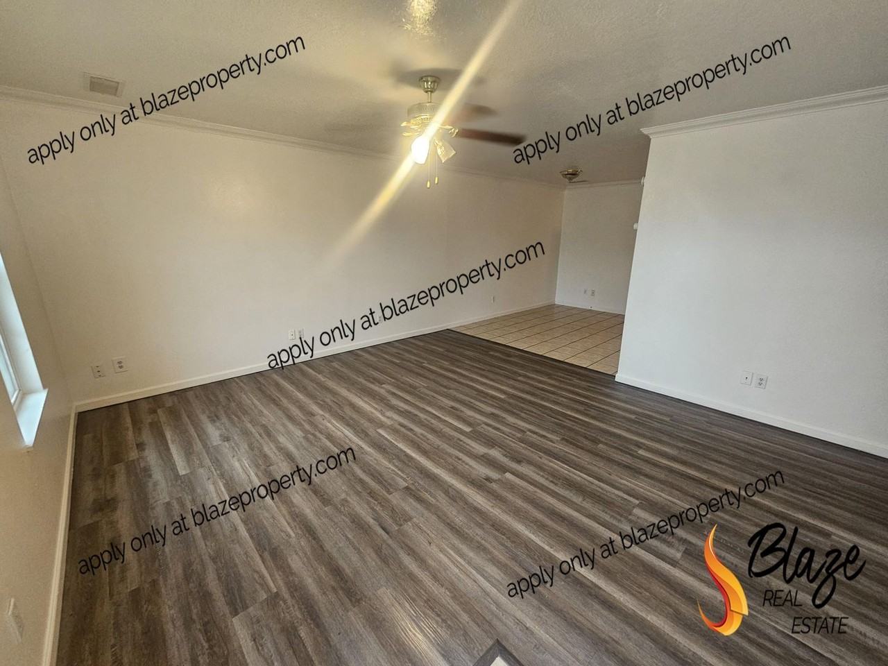 1708 N Lake St - Photo 3 of 10