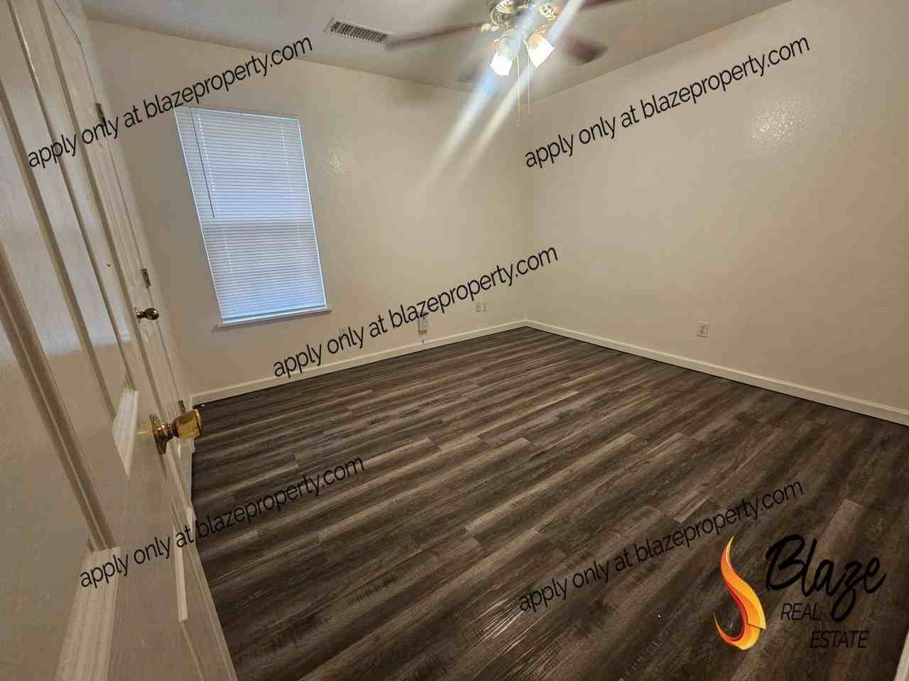 1708 N Lake St - Photo 7 of 10