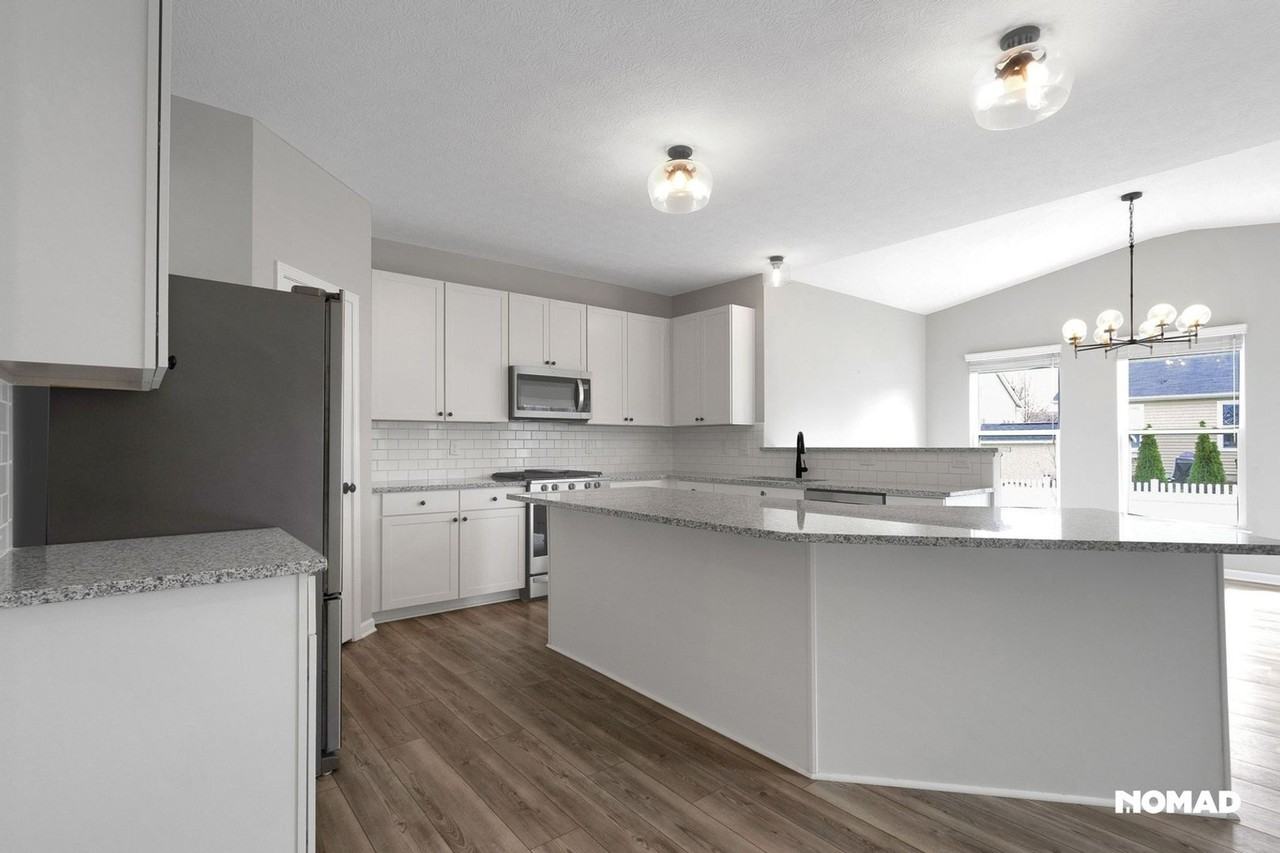 261 Minton Dr - Photo 3 of 32
