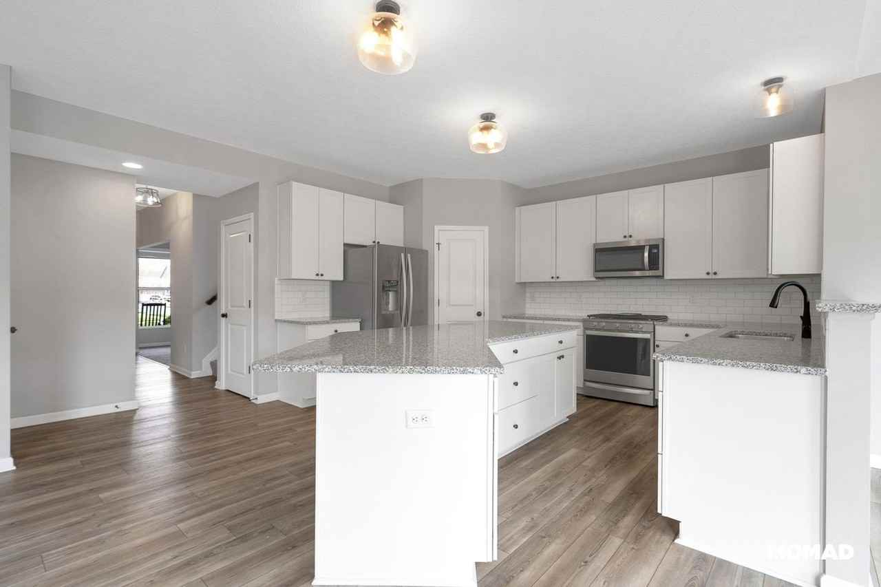 261 Minton Dr - Photo 2 of 32