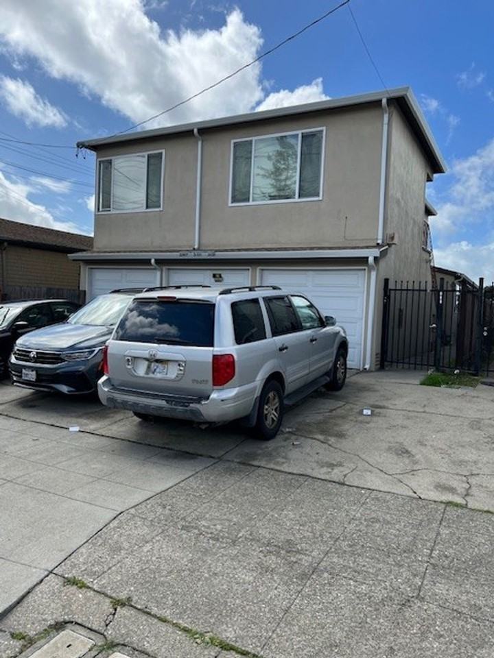 3529 Quigley St - Photo 2 of 11