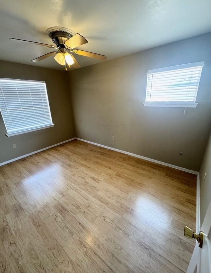 4705 Crockett Avenue - Photo 6 of 12