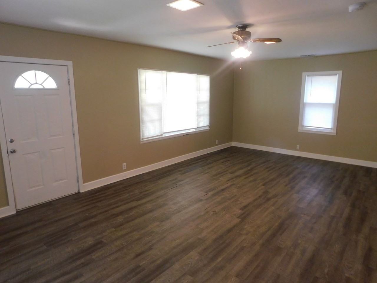 412 Race St - Photo 3 of 12