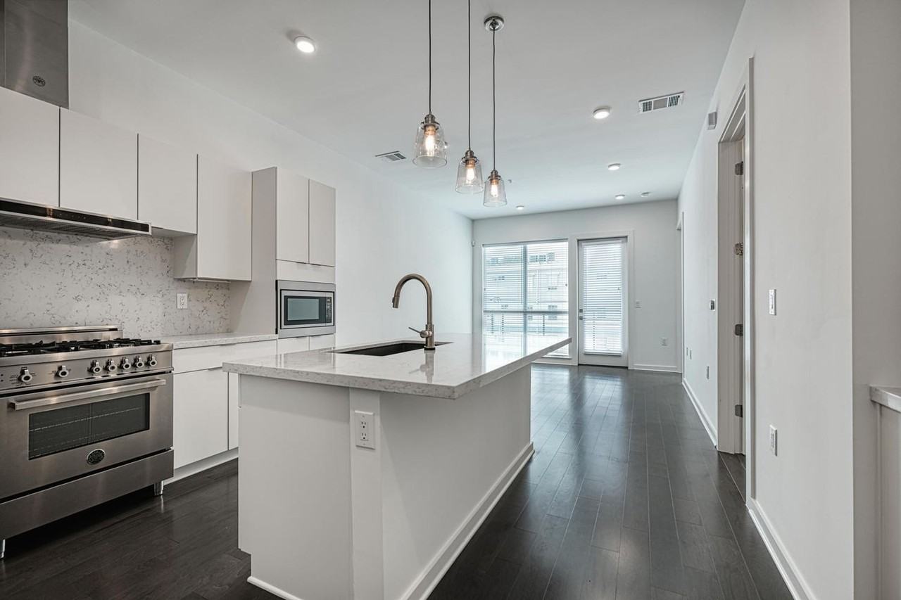 207 W Johanna St - Photo 3 of 19