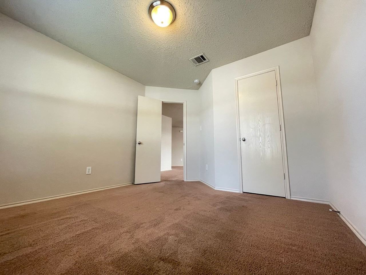 4932 Thorn Hollow Dr - Photo 5 of 44