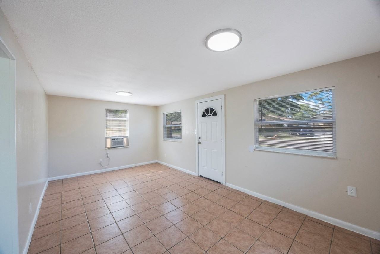 1942 N Betty Ln - Photo 6 of 29