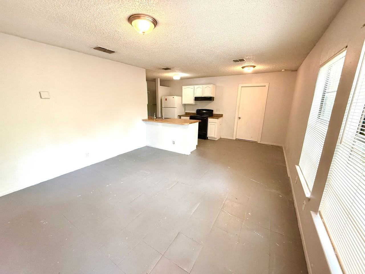 6921 Belforest - Photo 2 of 10