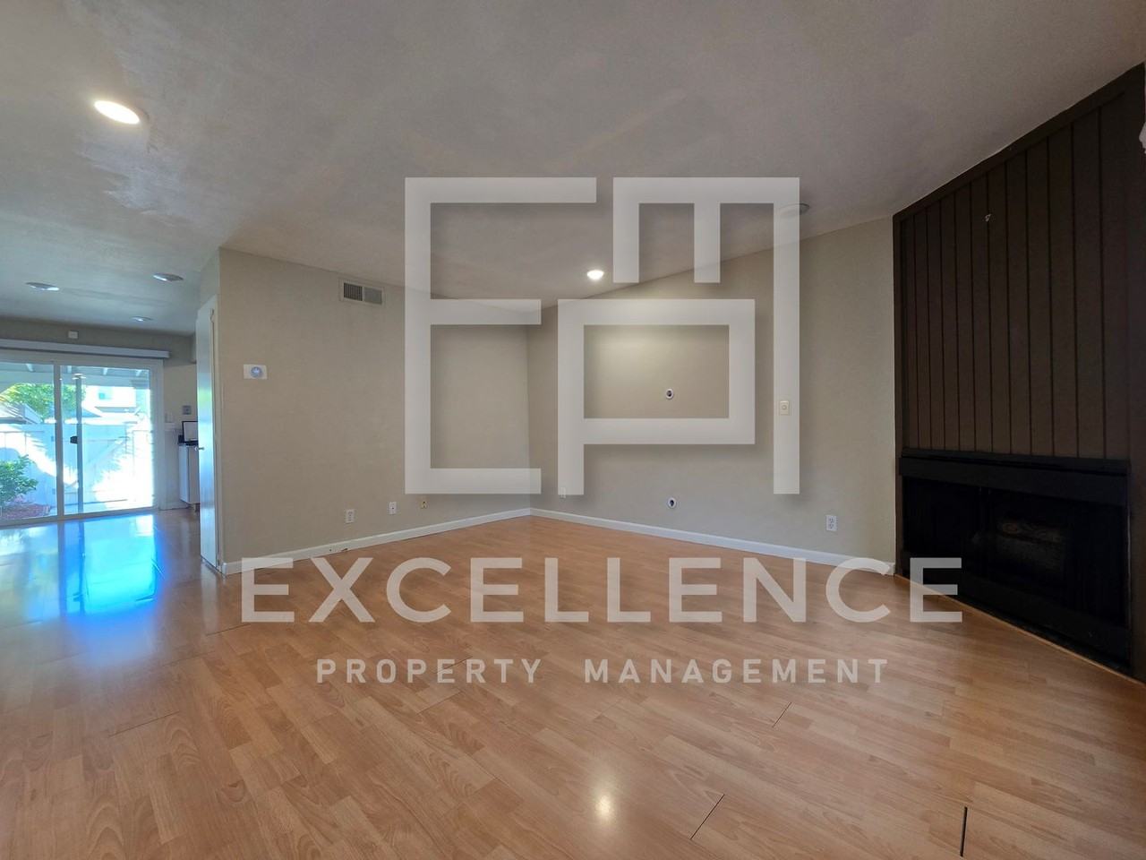 5086 Plaza Corona - Photo 3 of 16