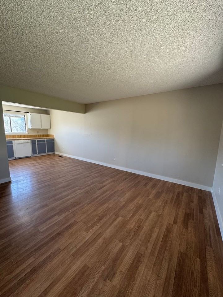 1800 Academy Ave - Photo 2 of 14