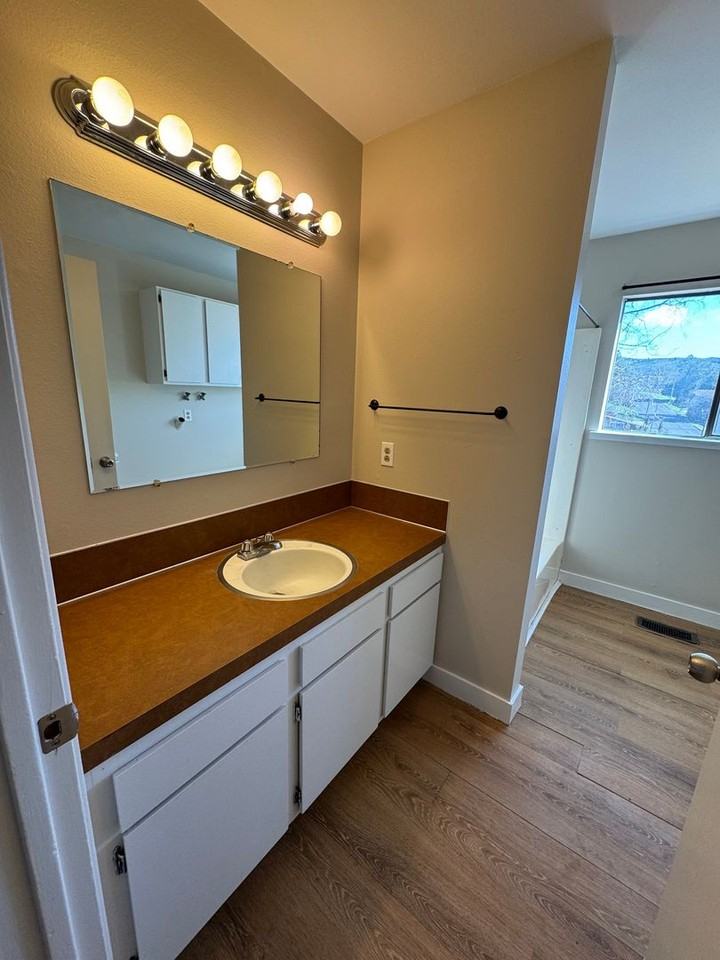 1800 Academy Ave - Photo 6 of 14